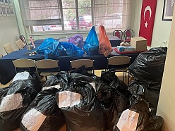 Ankara'da barınmaya başlayan depremzedeler için eşya bağışı yapıldı.
