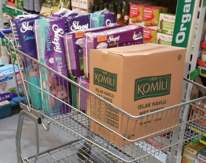 Belediye Sığınma Evi'nde kalan kadınların çocuklarına hijyen malzemeleri teslim edildi. 19.10.2016