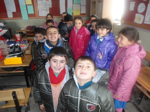 Kars'daki öğrencilere kaban ve kışlık bot gönderdik