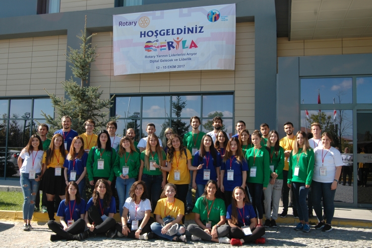 111. Bursiyer RYLA'sı (Rotary Yarının Liderlerini Arıyor) programı Digital Gelecek ve Liderlik teması ile yapıldı