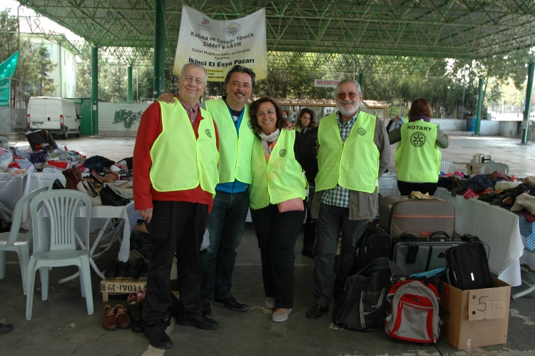 Kadına ve Çocuğa Şiddete HAYIR temalı 2. El Eşya Pazarımıza gerçekleştirdik