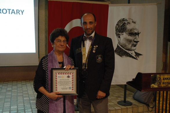 Meslek Hizmetleri Ödülü Prof Dr. Ayşe AKIN'a verildi